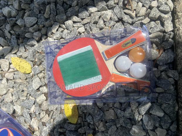 Table Tennis Bat, Net and Three Balls at Cool Price · Photo 2