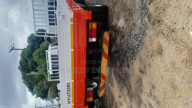 Hyundai 5 Ton · Photo 2