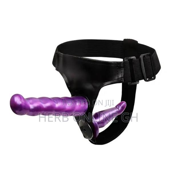 Lesbian Strap Dildo Belt · Photo 1