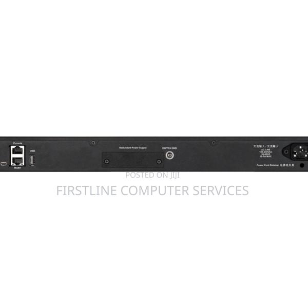 Dlink 48 10/100/1000 BASE-T Poe Ports · Photo 3