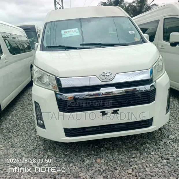 Toyota HiAce 2023 White · Photo 1