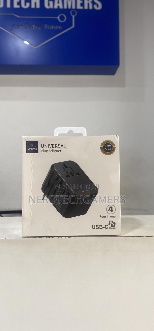 Universal Plug Adapter - Black · Photo 2