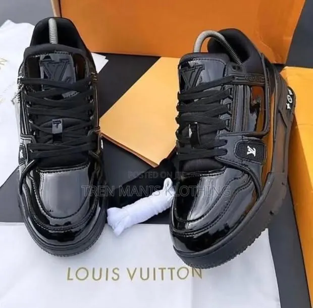 Louis Vuitton Black Trainer Patent Leather Low Trainers · Photo 1