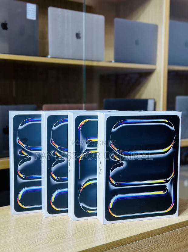 New Apple iPad Pro 13 (2024) 256 GB Gray · Photo 3