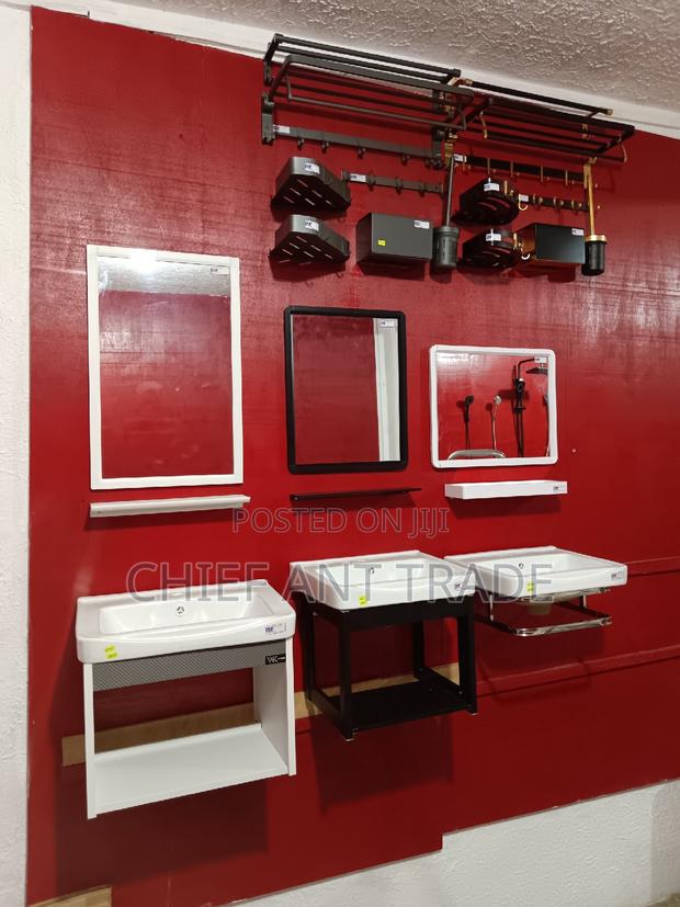 Suspended Basin With Mirror and Glass Stand · Photo 2