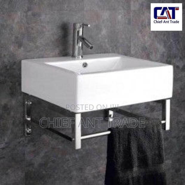 Cute Basin With Mirror · Photo 3