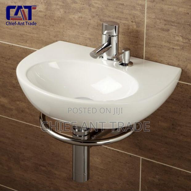 Cute Basin With Mirror · Photo 4