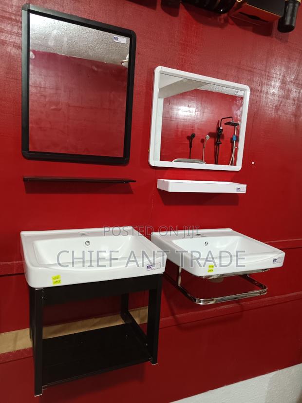 Cute Basin With Mirror · Photo 2