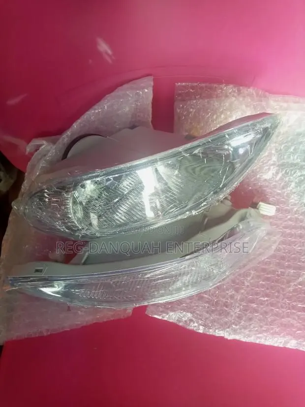 Toyota Corolla 2005-2008 Fog Light · Photo 1