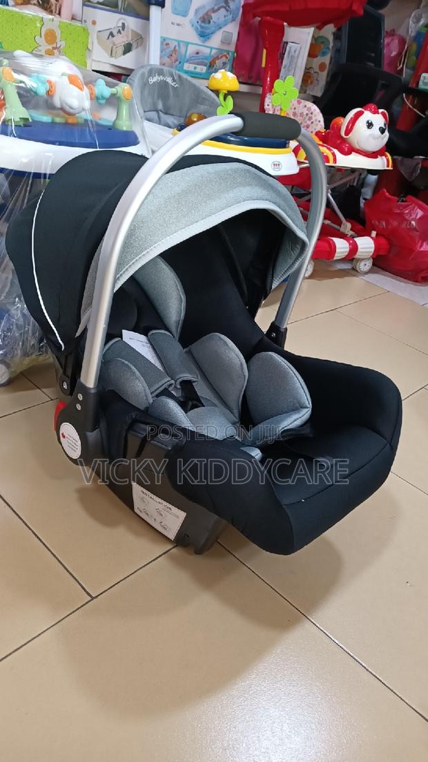 Car Seat Carrier · Photo 1