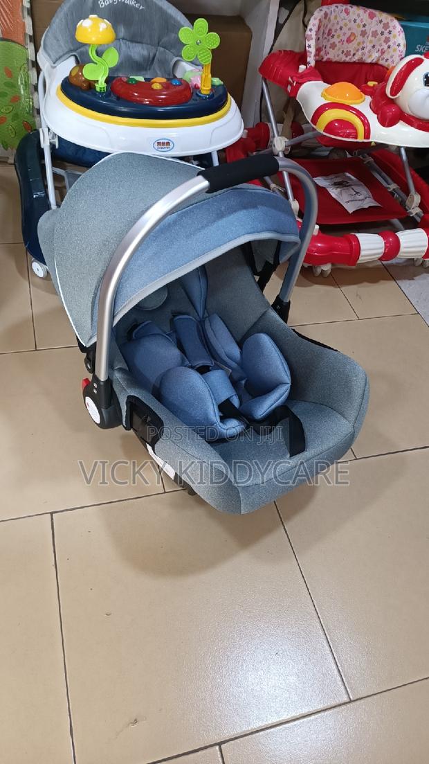 Car Seat Carrier · Photo 2