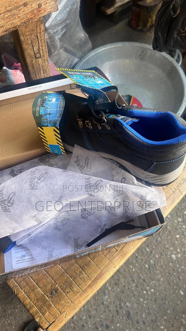 Safety Boot ( Vaultex ) · Photo 1