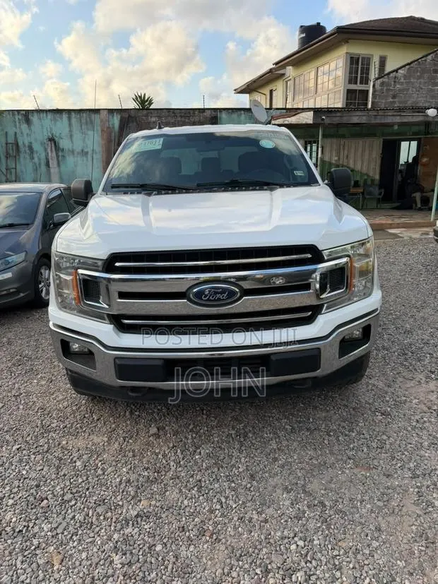 Ford F-150 XLT 4x4 Regular Cab Styleside 8 ft. box 141 in. WB 2020 · Photo 1