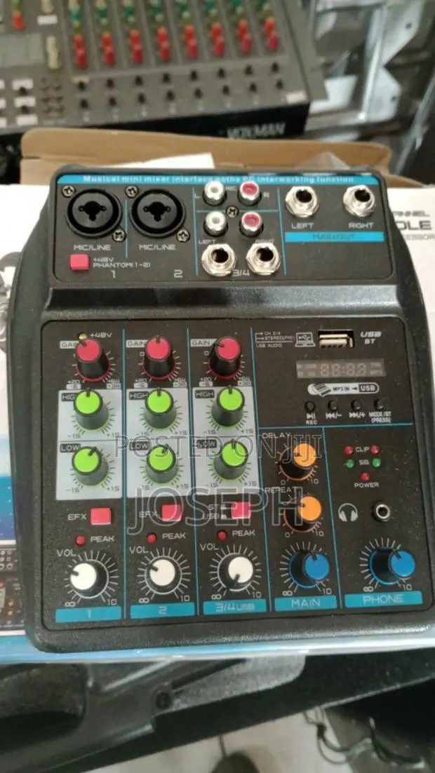 4 Channels Mixer Console · Photo 1