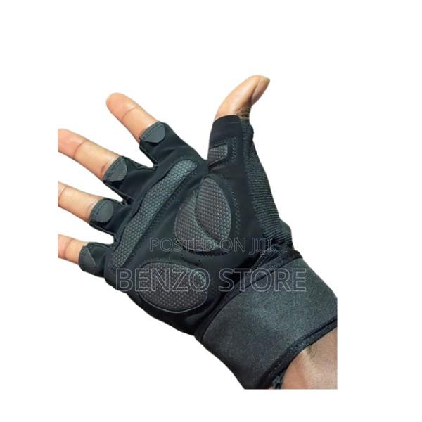 Quality Leather Hand Gloves Available for Gym, and Riders
