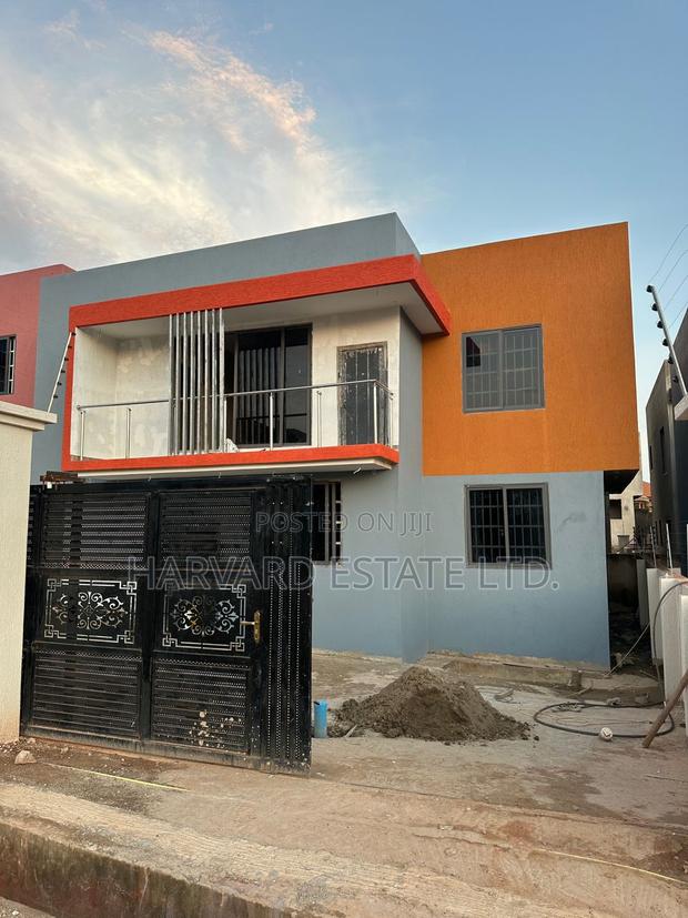 4bdrm Townhouse/Terrace in Sokoban Wood Village, Kumasi Metropolitan · Photo 1