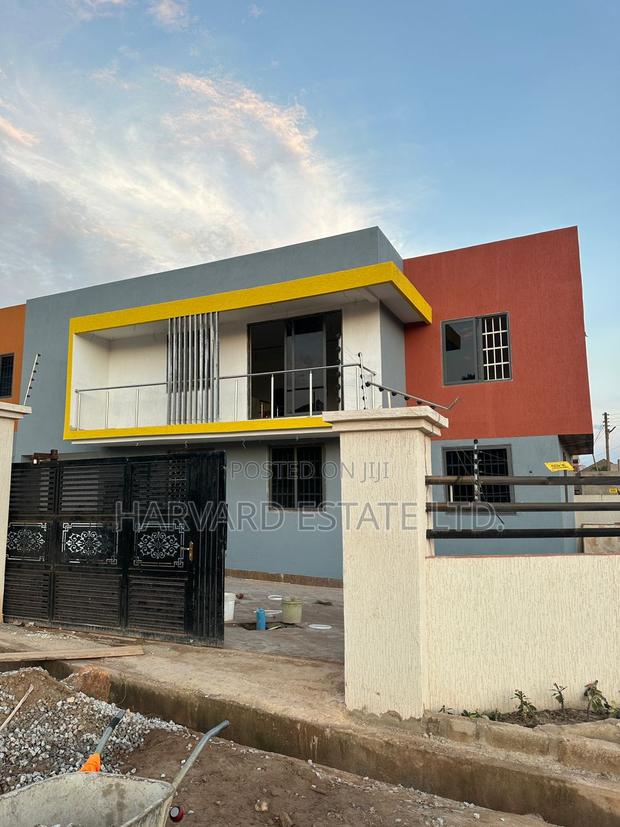 4bdrm Townhouse/Terrace in Sokoban Wood Village, Kumasi Metropolitan · Photo 2