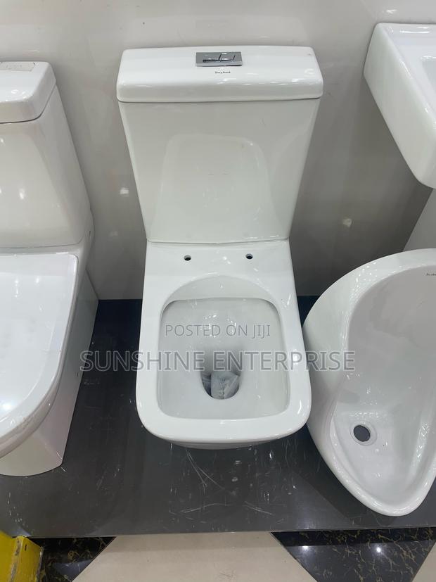 Press Top Water Closet · Photo 1