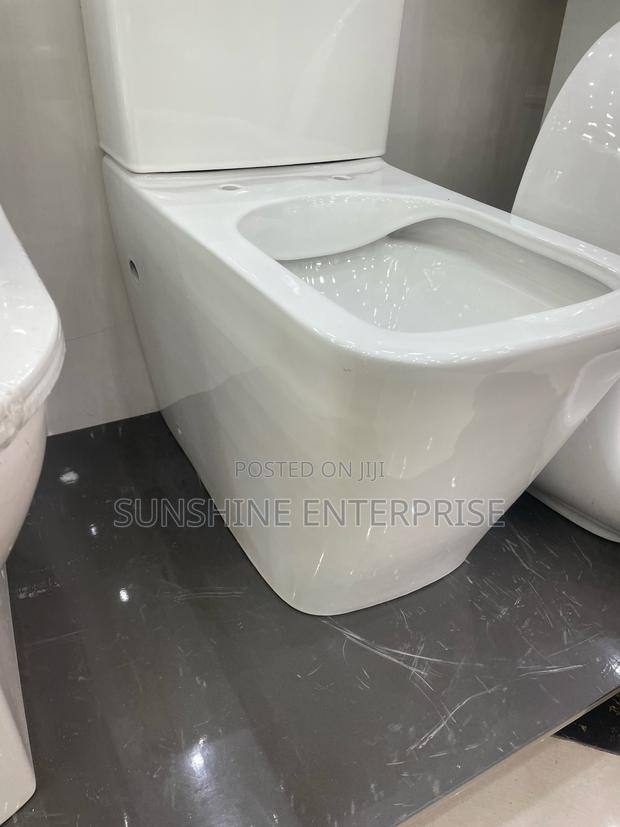 Press Top Water Closet · Photo 2