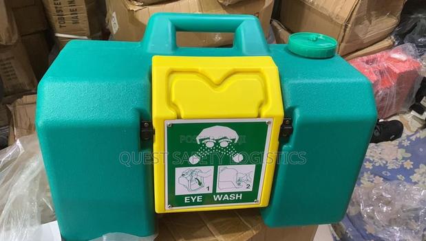 Eye Wash Station · Photo 2