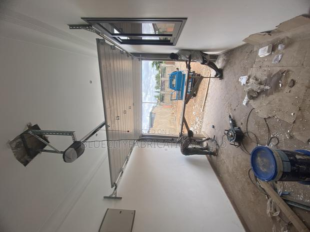 Original Automatic Garage Door · Photo 1