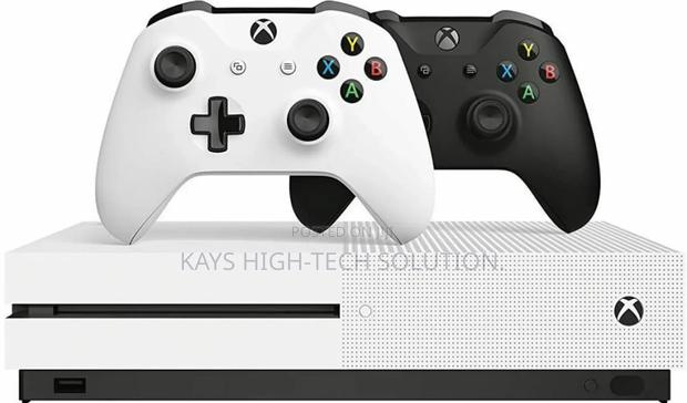 Xbox One S With 2 Controllers FC 27 AND OTHER BIG GAMES · Photo 2