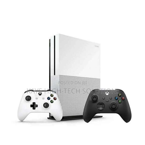 Xbox One S With 2 Controllers FC 27 AND OTHER BIG GAMES · Photo 4