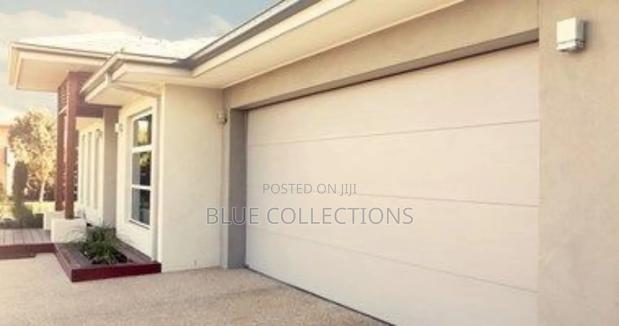 10×8 Automated Garage Door With Remote · Photo 1