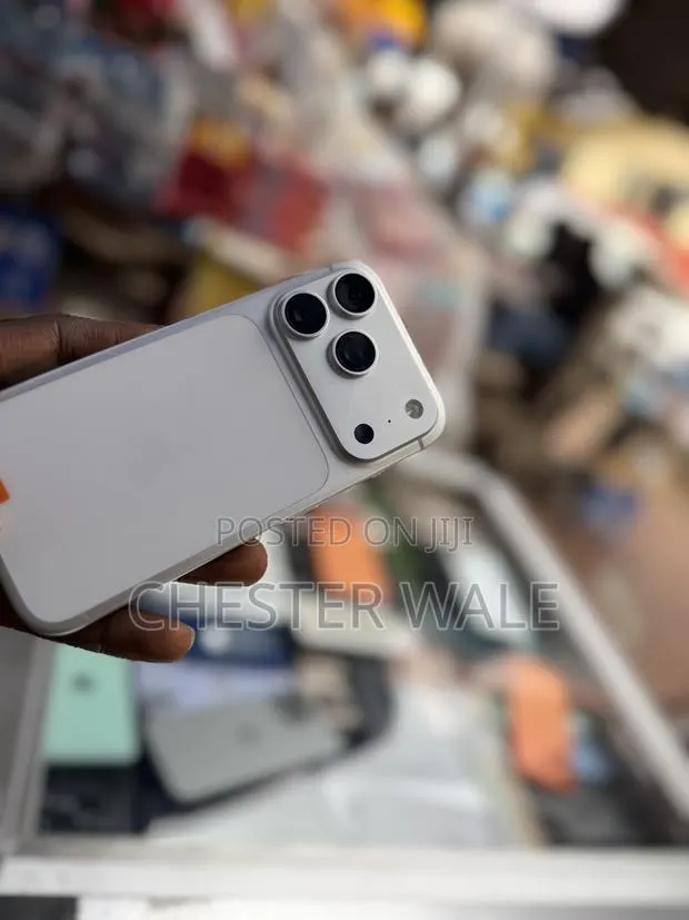 Apple iPhone 17 Pro 512 GB Gray · Photo 1
