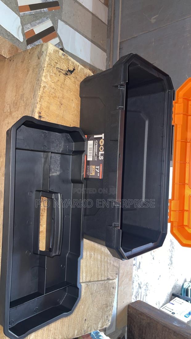17” Plastic Tools Box · Photo 4