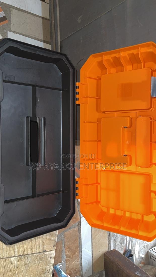 19” Plastic Tools Box · Photo 6