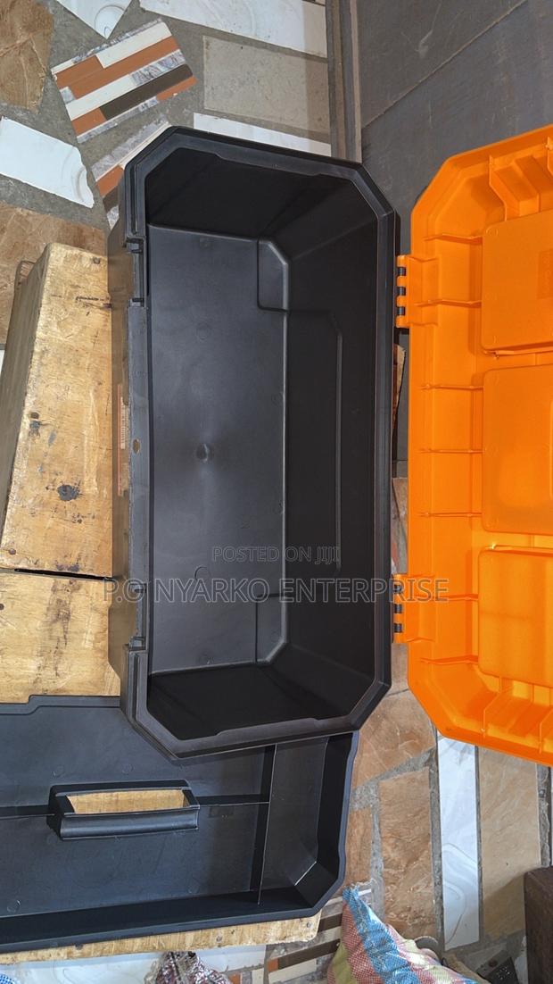 19” Plastic Tools Box · Photo 7