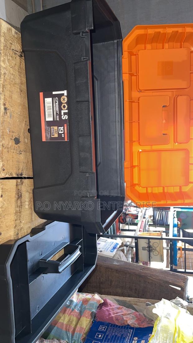19” Plastic Tools Box · Photo 4
