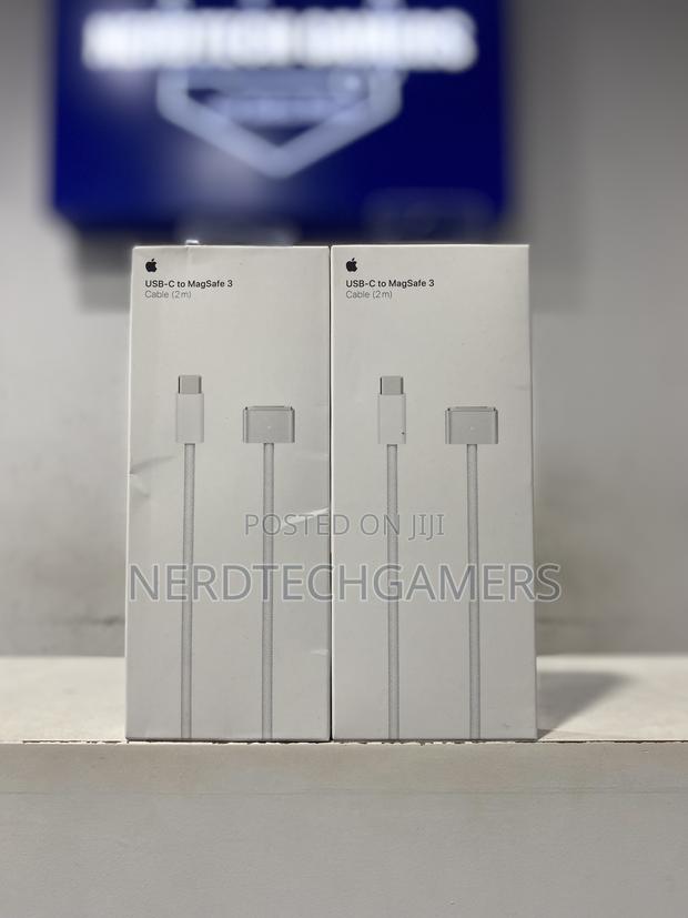 Apple USB-C to Magsafe 3 Cable (2 M) · Photo 1