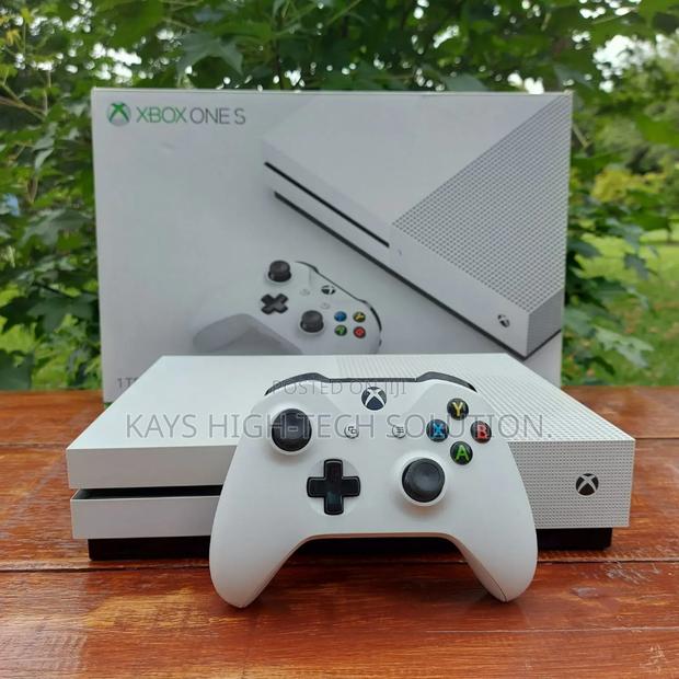 Xbox One S With 1 Controller, Fc 27 Other Games · Photo 1