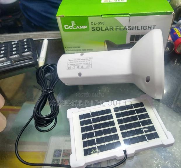 Cclamp Solar and Electric Flashlight · Photo 5