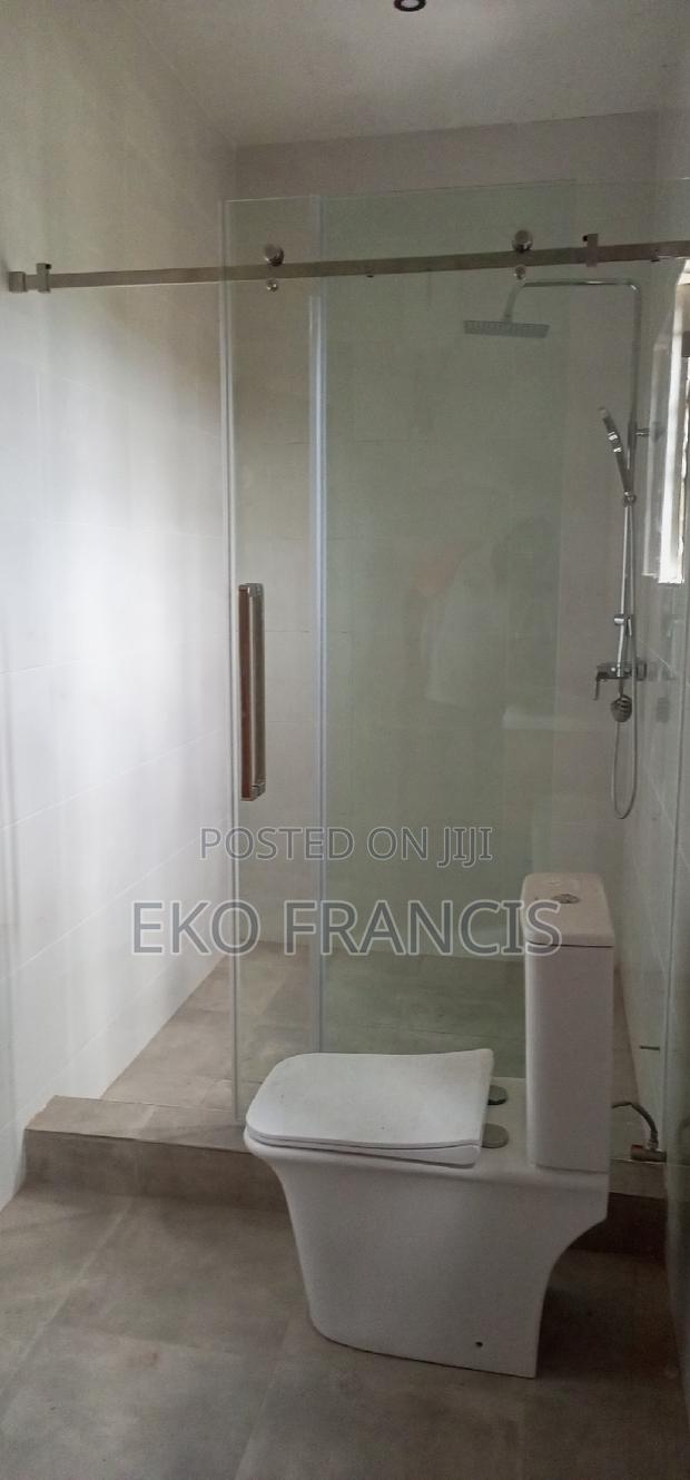 BATHROOM Door · Photo 1