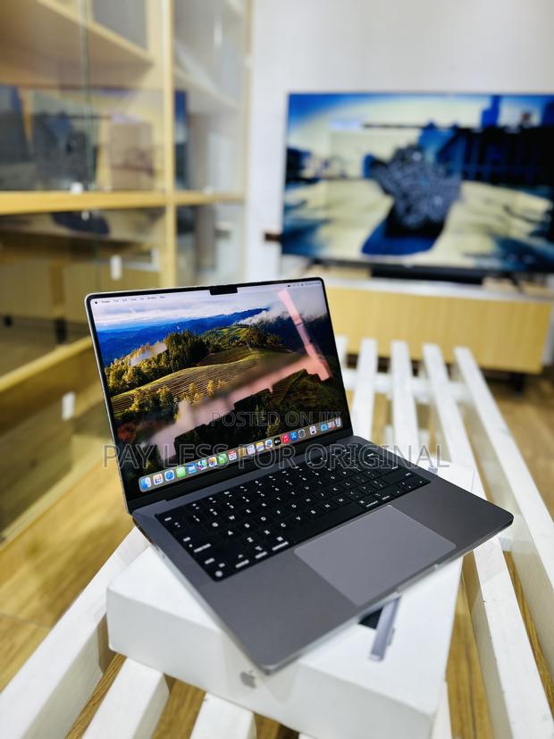 New Laptop Apple MacBook Pro 2023 M3 14-inch 8GB Apple M3 SSD 512GB · Photo 4