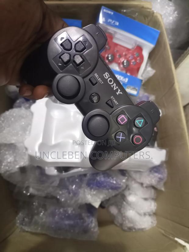 Playstation 3 Controller · Photo 2