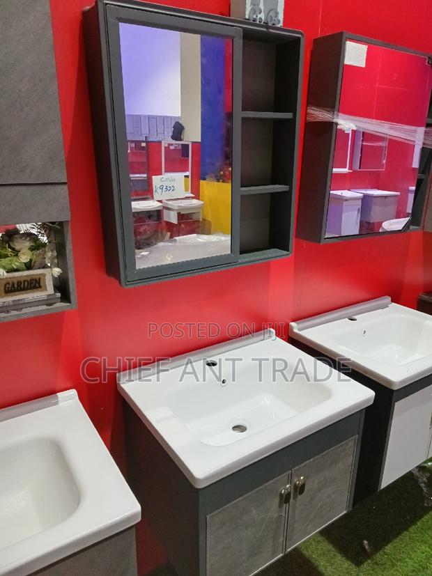 Cabinet Basin · Photo 2