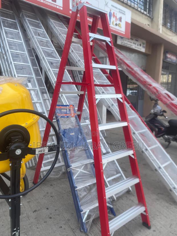Red Fiberglass 8 Steps Ladder · Photo 1