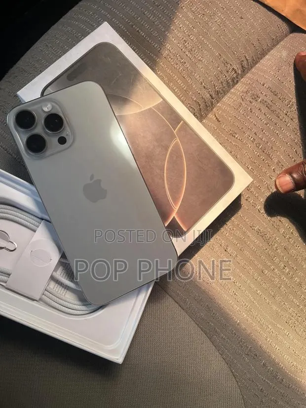Apple iPhone 16 Pro Max 256 GB Silver · Photo 1