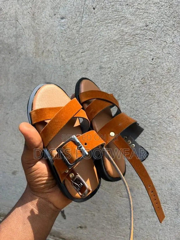 Brown Suede Kids Slippers · Photo 2