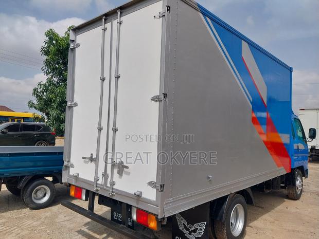 Hyundai Mighty Container · Photo 3