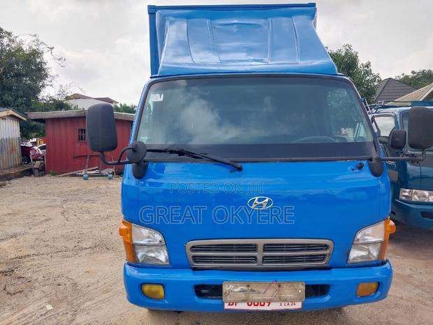 Hyundai Mighty Container · Photo 1