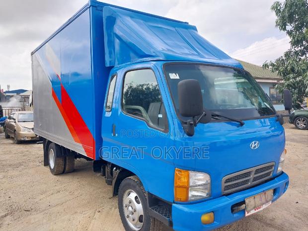 Hyundai Mighty Container · Photo 6