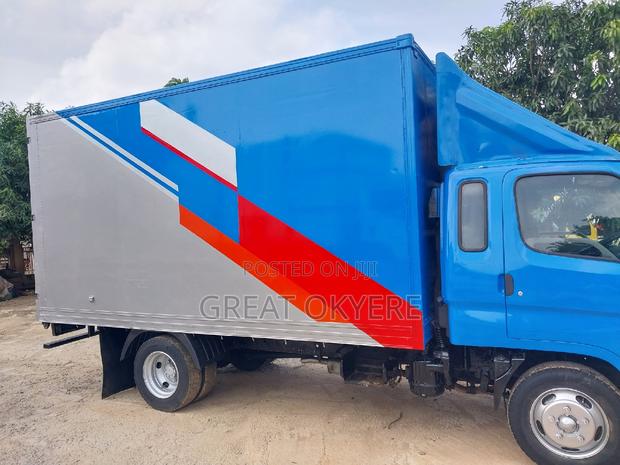 Hyundai Mighty Container · Photo 7
