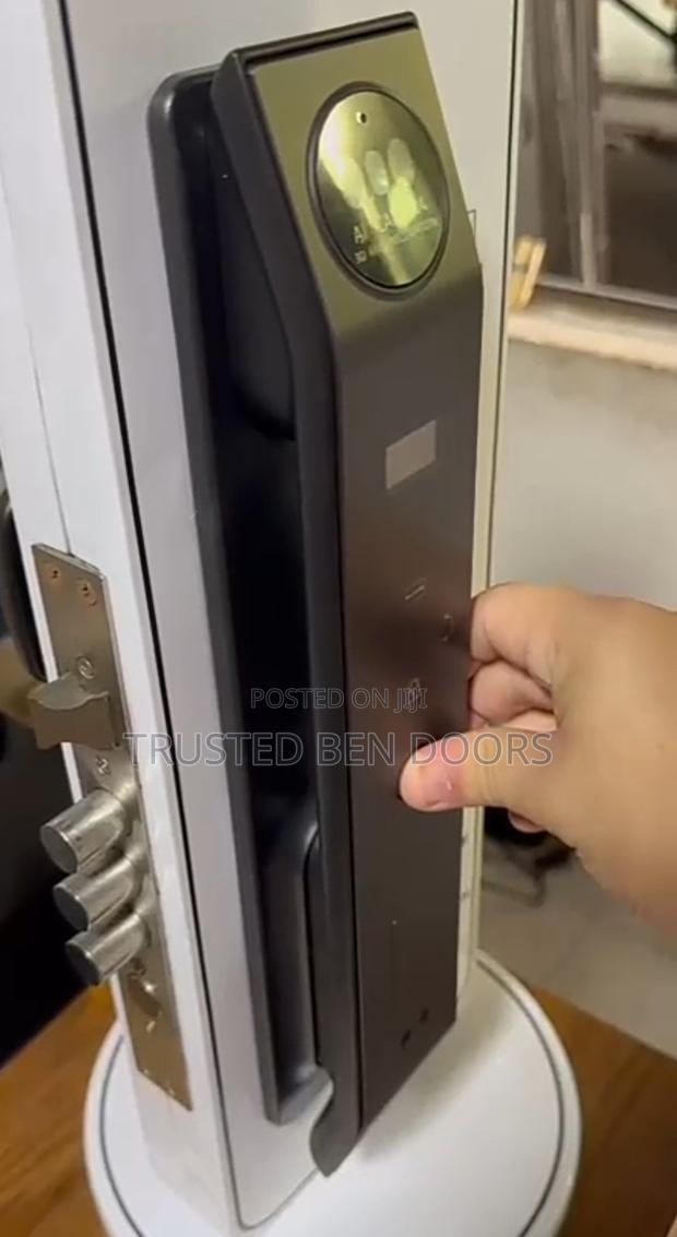(G B) Wifi+Facial Recognition Biometric Smart Lock · Photo 1