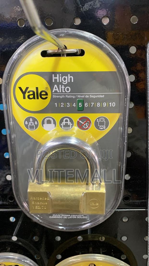 Yale Hammer Series Solid Brass Ye2/80/138/1 Padlock (Gold) · Photo 1
