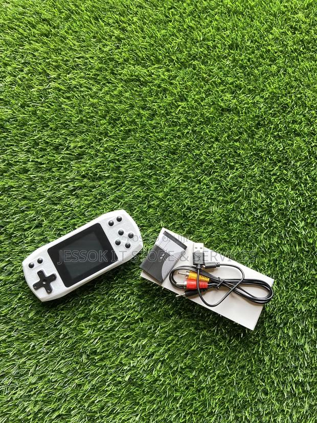 Handheld Game Console F1 400 Games in 1 · Photo 1